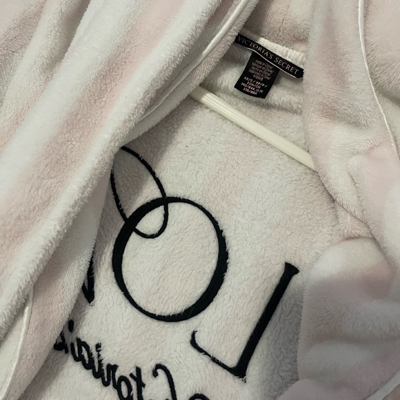 Victoria’s Secret robe - Picture 3 of 3